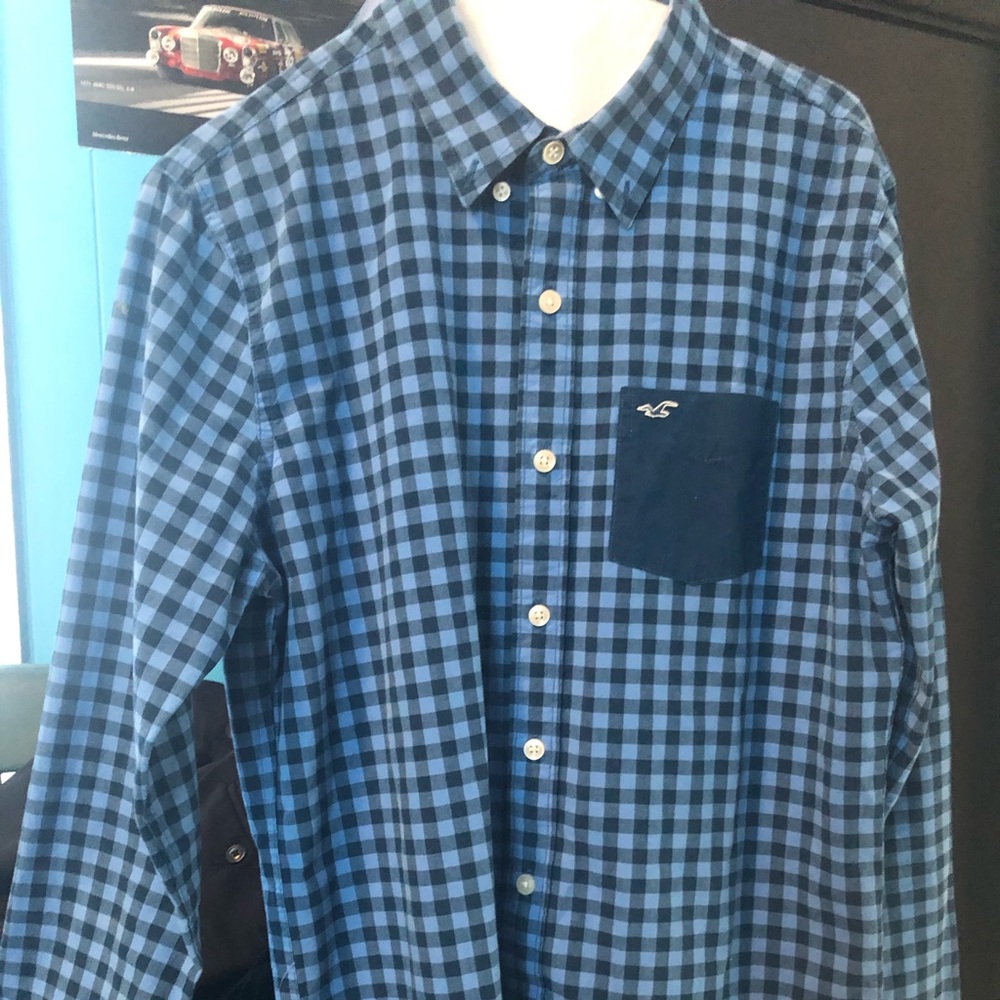 Hollister button up tee men’s small